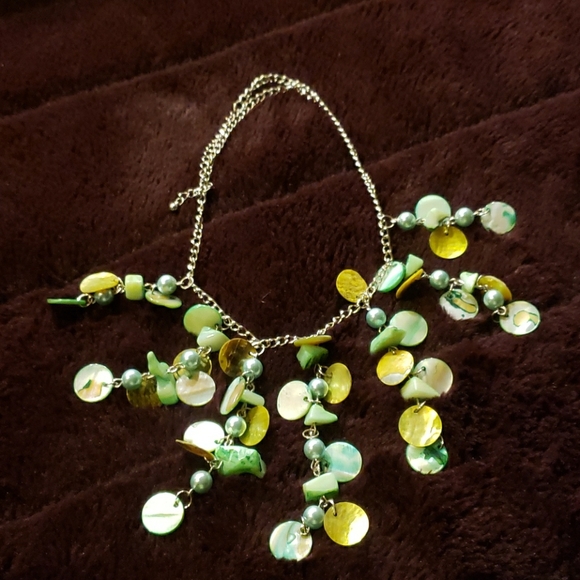 2/16 Silver/pale green, abalone shell necklace. - Picture 1 of 2